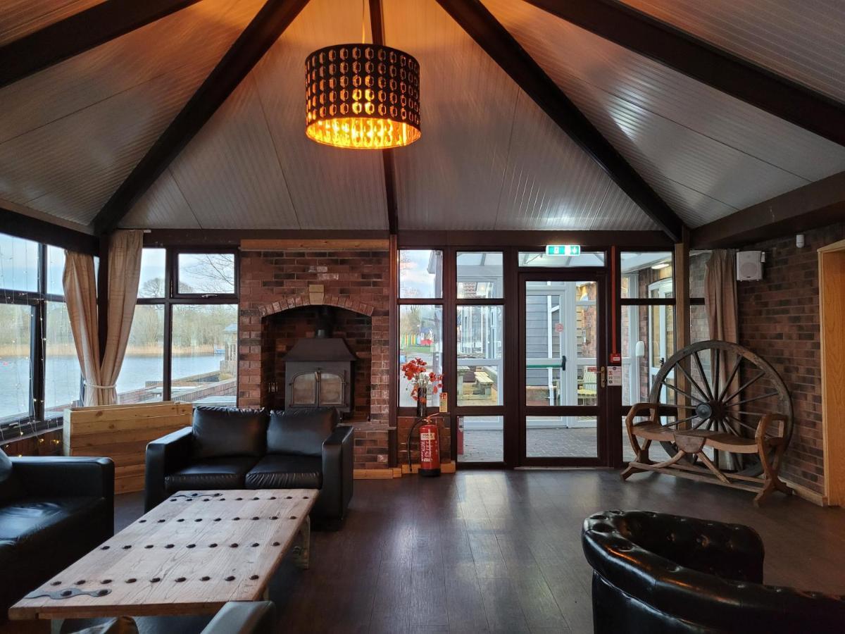 7 Lakes Breaks At 7 Lakes Country Park Crowle  外观 照片