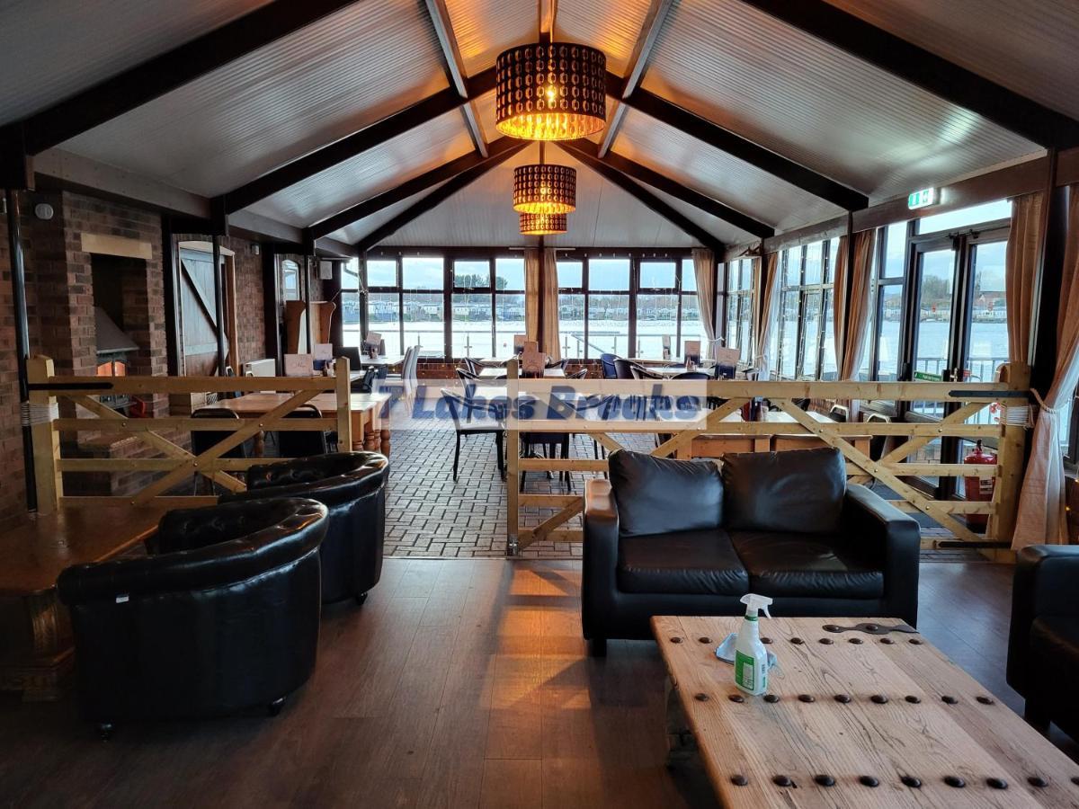 7 Lakes Breaks At 7 Lakes Country Park Crowle  外观 照片