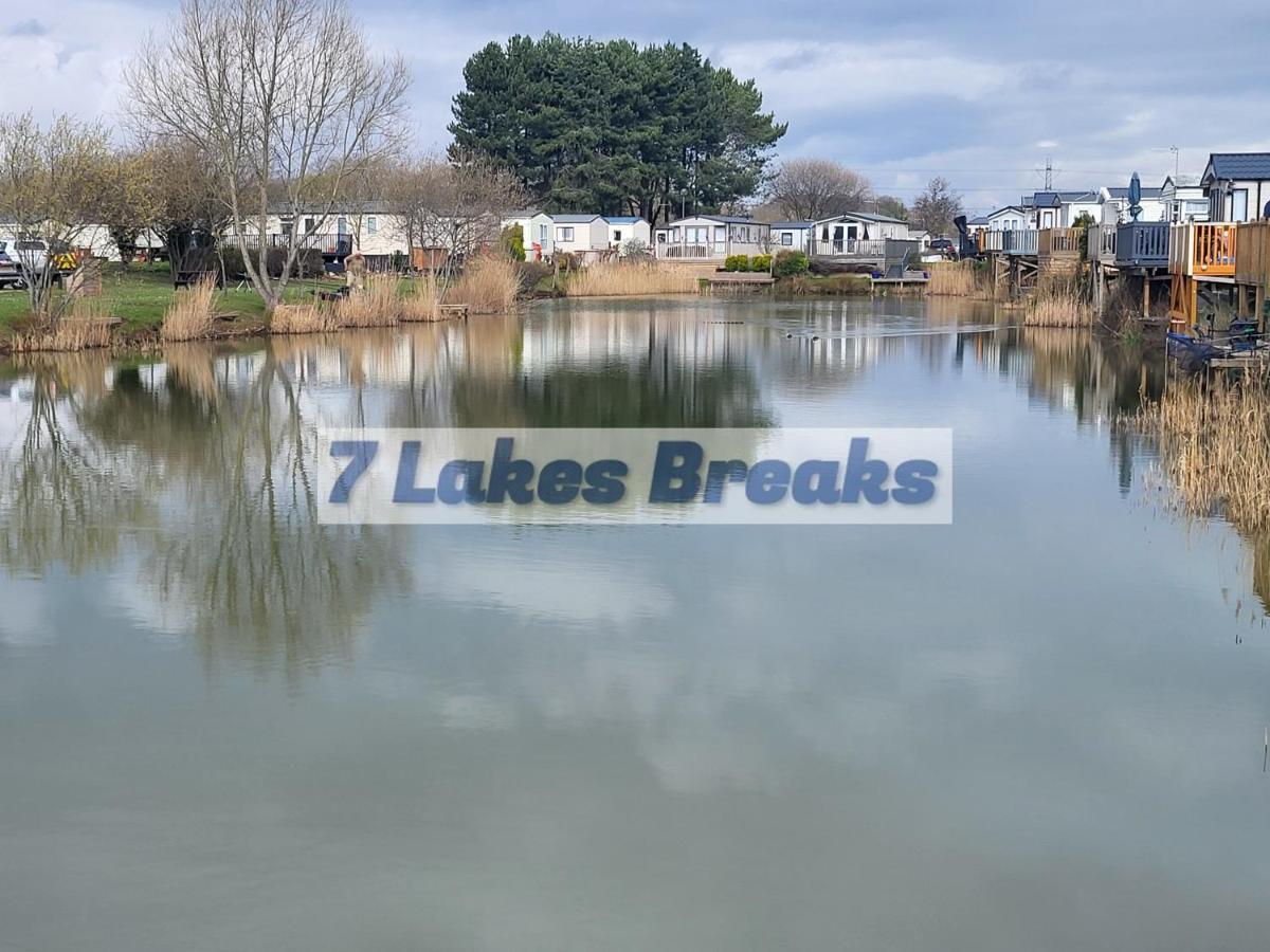 7 Lakes Breaks At 7 Lakes Country Park Crowle  外观 照片